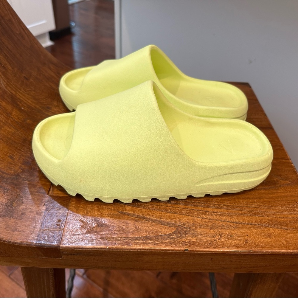 2022 Yeezy Slides Glow Green (Used) Size 8